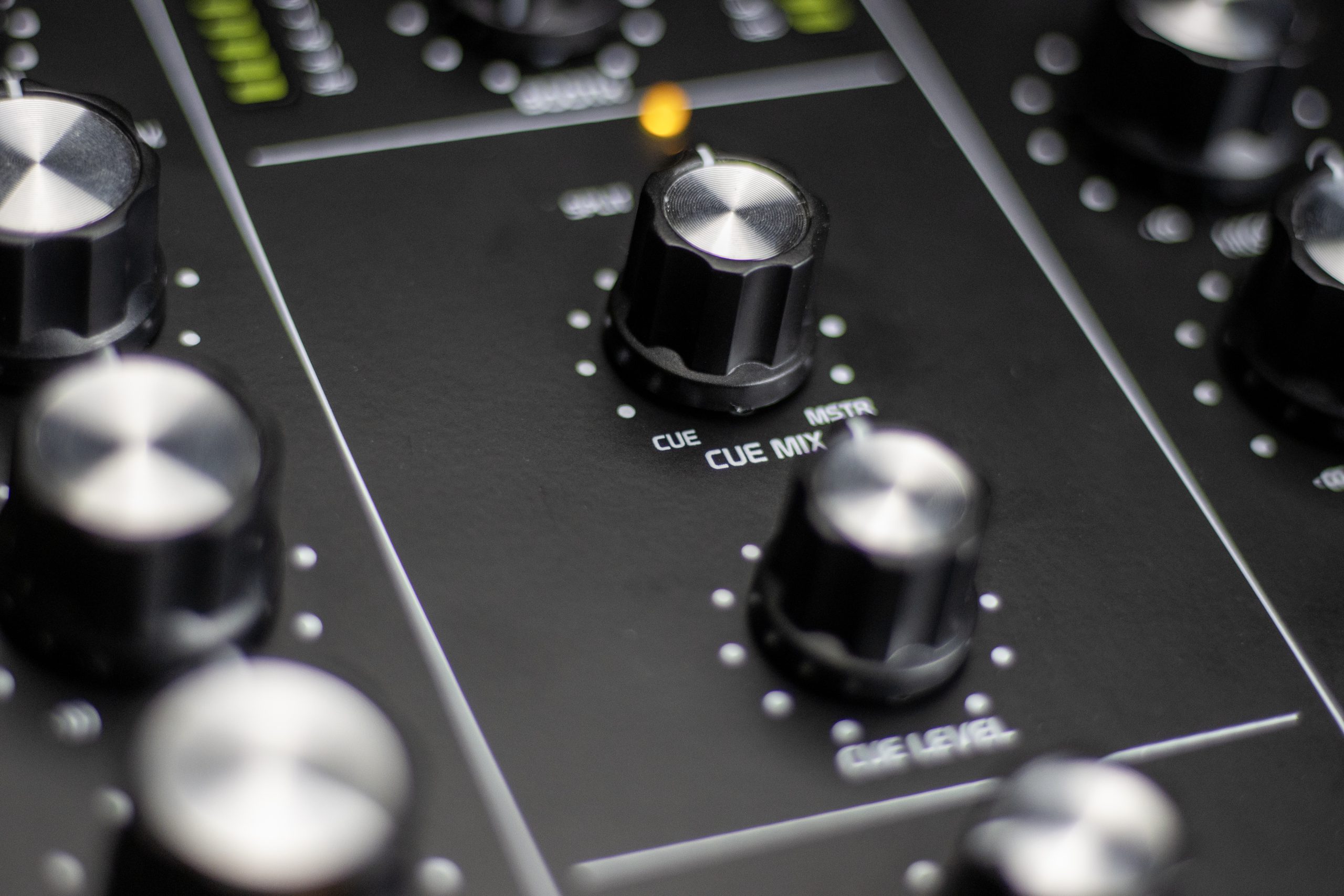 Headliner R2 - 2 Channel Rotary DJ Mixer (US) gallery 5