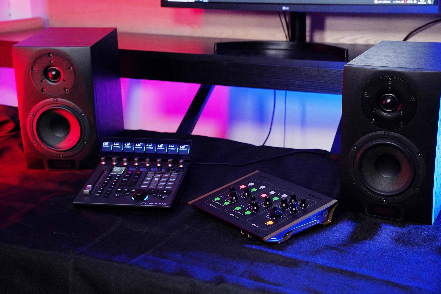 iCON Pro Audio P1-Nano Compact DAW Control Surface with Motorized Fader gallery 5