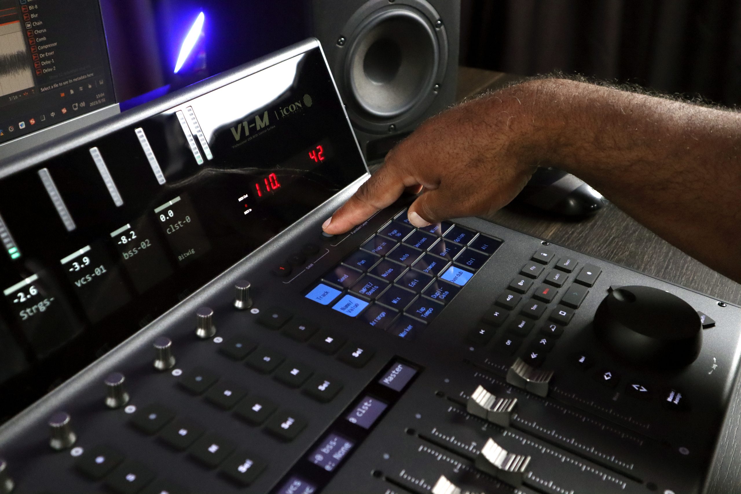 iCON Pro Audio V1-M USB MIDI DAW Control Surface with Motorized Faders gallery 5