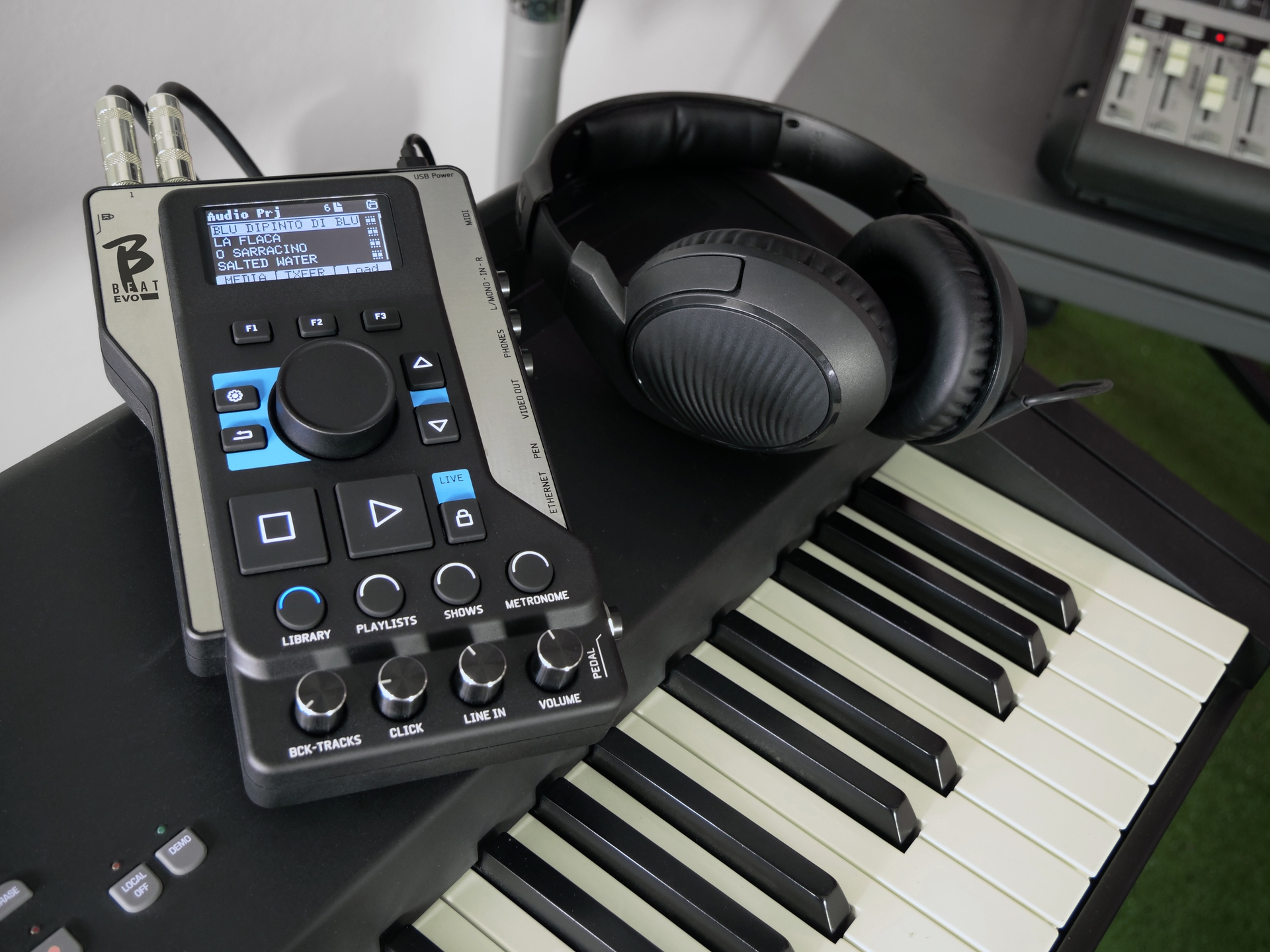 M-Live B.Beat EVO 256GB Professional Multitrack Playback and Show Control System gallery 7