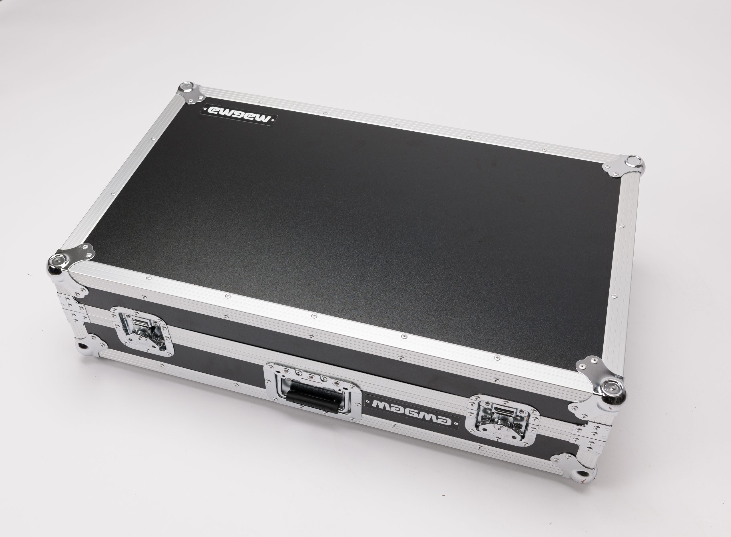 Magma DJ-Controller Workstation Rane Four w/ Wheels gallery 1