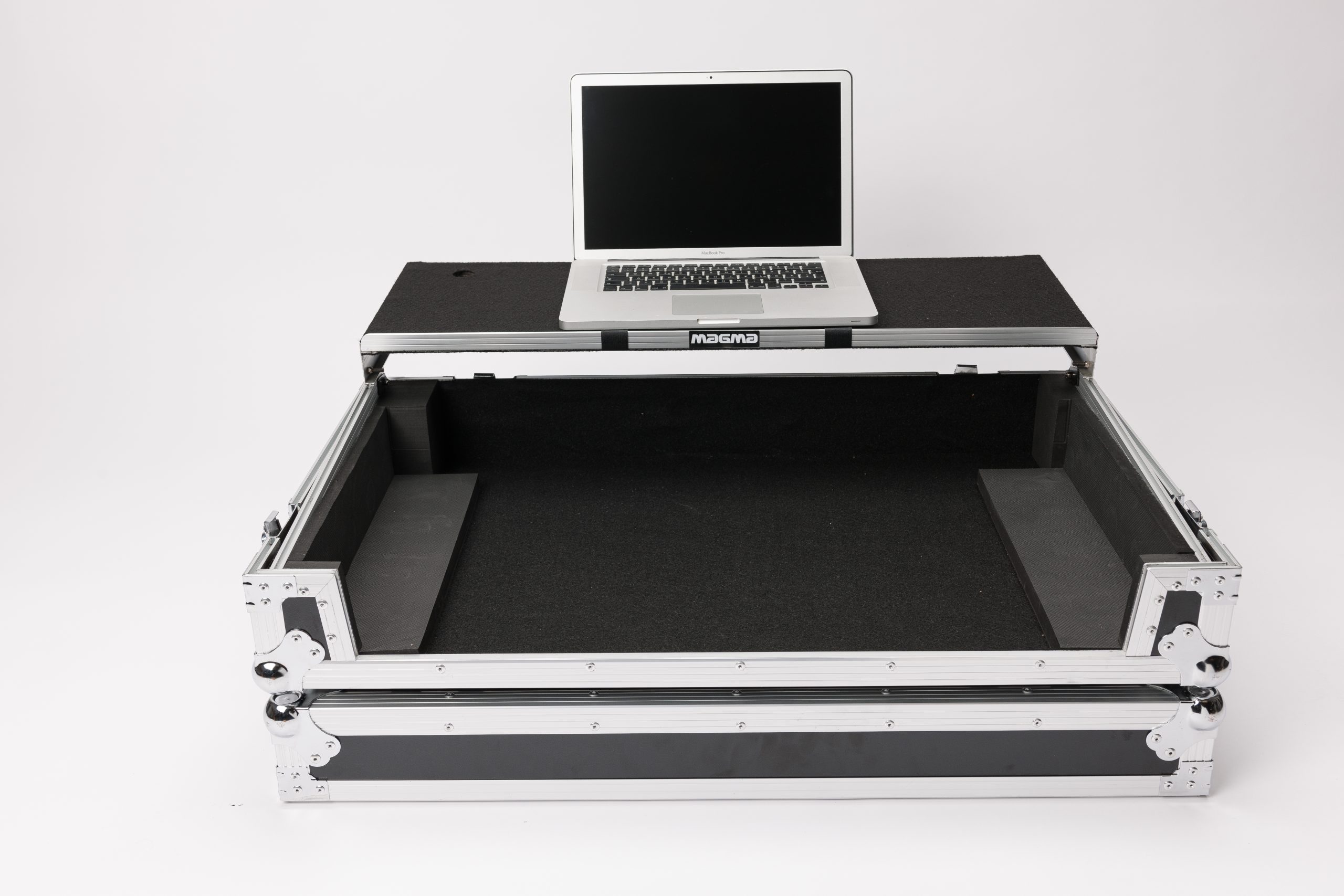 Magma DJ-Controller Workstation Rane Four w/ Wheels gallery 4