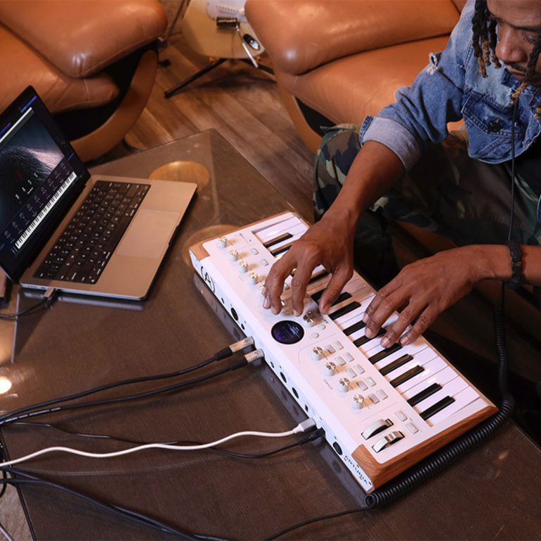 Arturia :: Astrolab 37